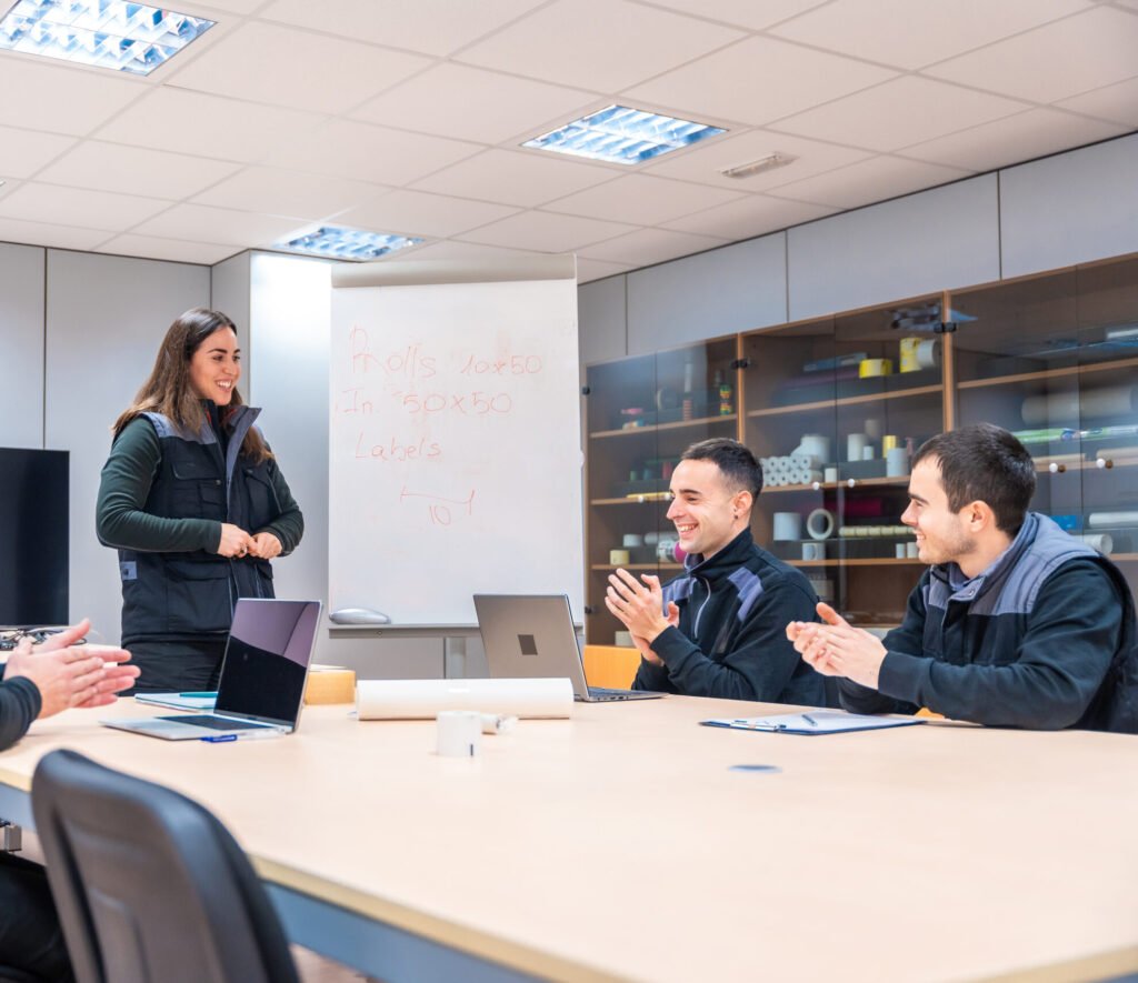 Ihr Partner für Sicherheitsdienste im HSK & Hessen – EPS Sicherheit 6 coworkers supporting an idea during a meeting in a 2024 12 10 00 36 14 utc scaled e1759838355426