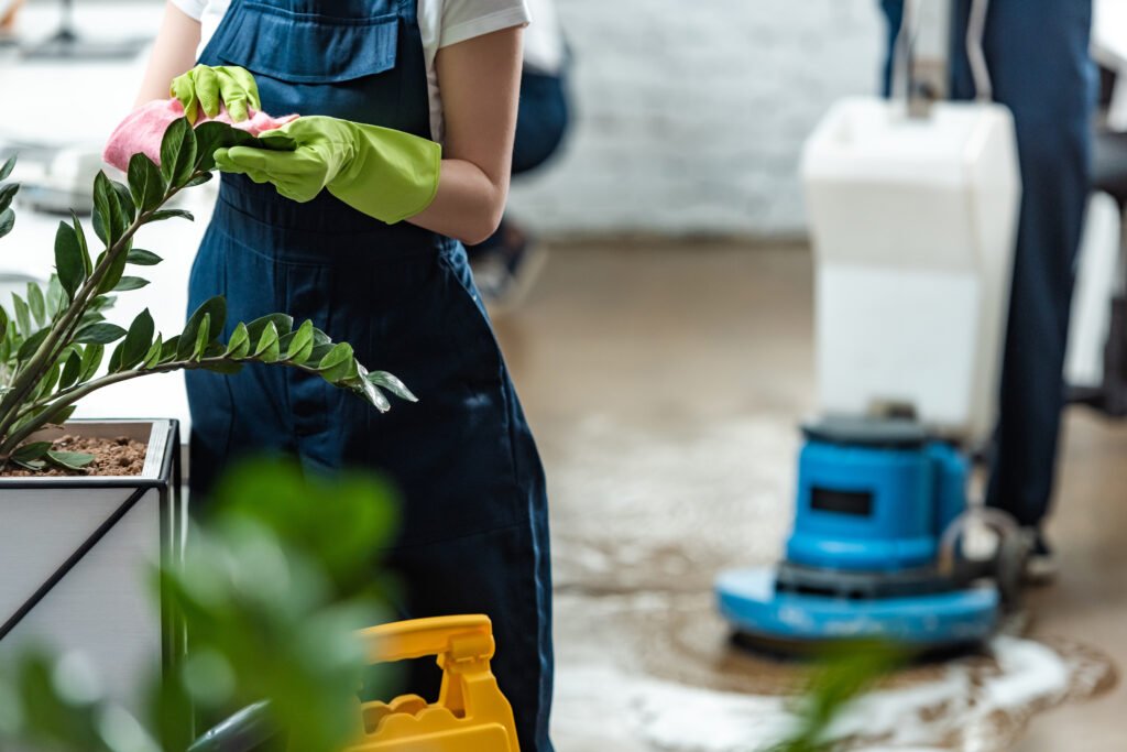 Ihr Partner für Sicherheitsdienste im HSK & Hessen – EPS Sicherheit 4 partial view of cleaner wiping office plants with 2024 11 17 15 59 22 utc